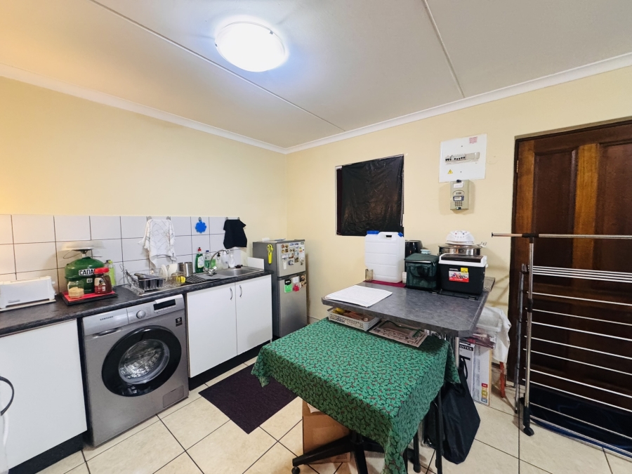 To Let 1 Bedroom Property for Rent in Guldenland Western Cape